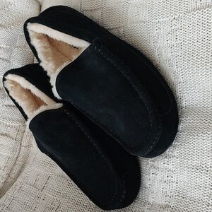 Men's UGG Slippers Black Suede Shearling NEW sz 42